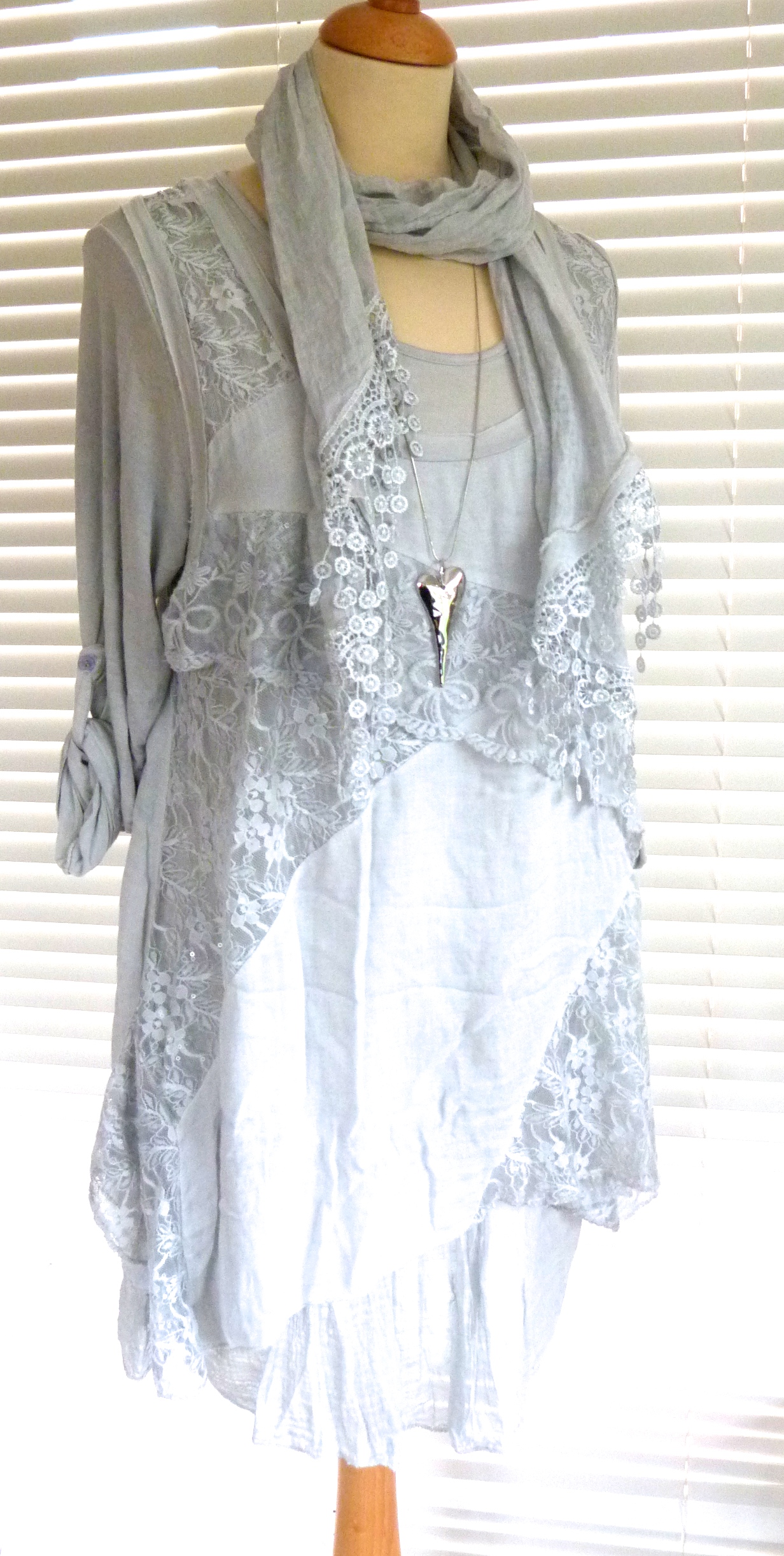 Gorgeous Italian textured and stretch dual layer tunic and scarf set ...
